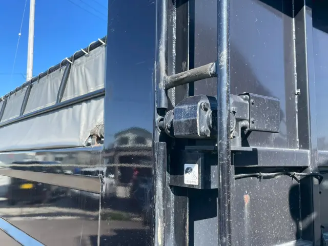 いすゞ フォワード 2RG-FTR90U2(2WD)の写真17