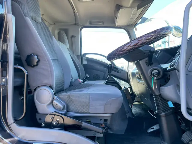 いすゞ フォワード 2RG-FTR90U2(2WD)の写真32