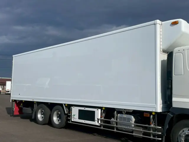 日野 プロフィア 2DG-FR1AHC(2WD)の写真9