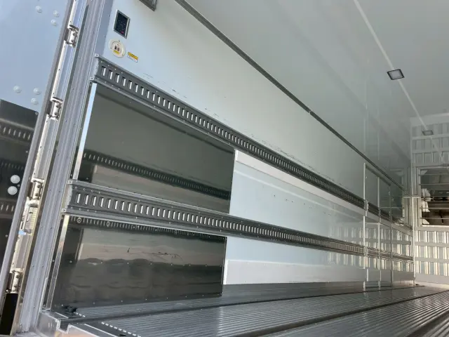 日野 プロフィア 2DG-FR1AHC(2WD)の写真11