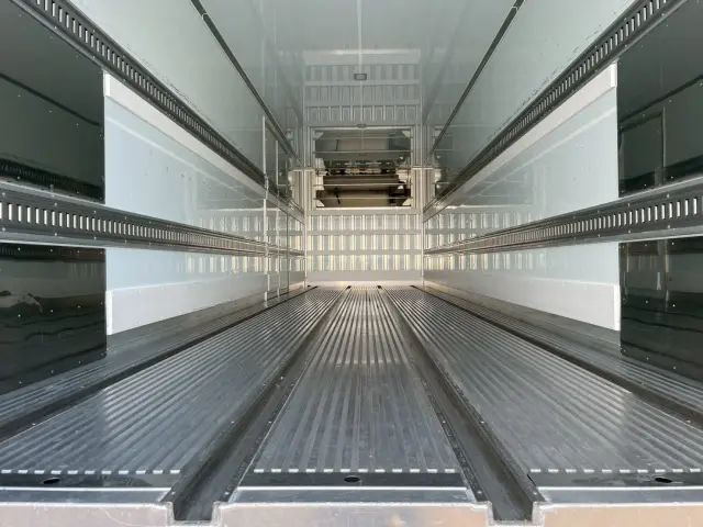 日野 プロフィア 2DG-FR1AHC(2WD)の写真12