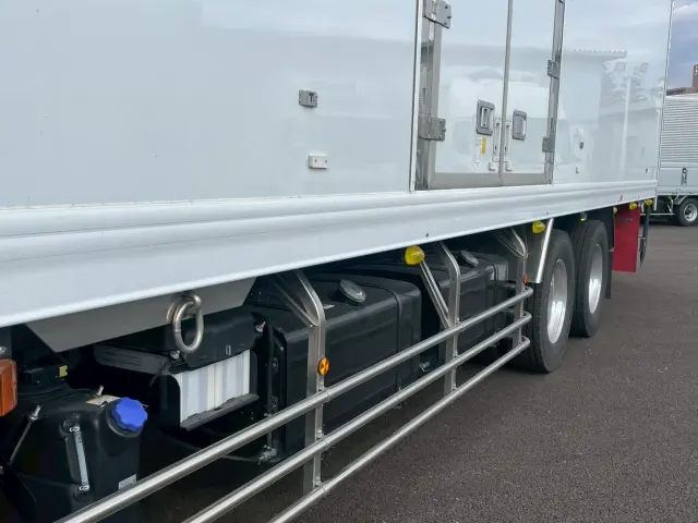 日野 プロフィア 2DG-FR1AHC(2WD)の写真17