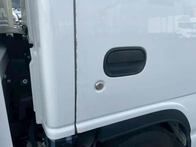 いすゞ エルフ 2RG-NJR88AD(2WD)の写真11
