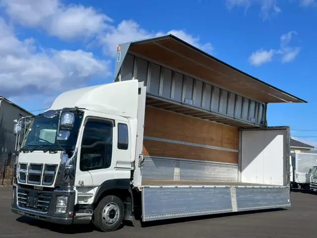 いすゞ ギガ QKG-CYJ77A(8x4)の写真1