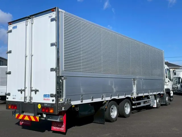 いすゞ ギガ QKG-CYJ77A(8x4)の写真4