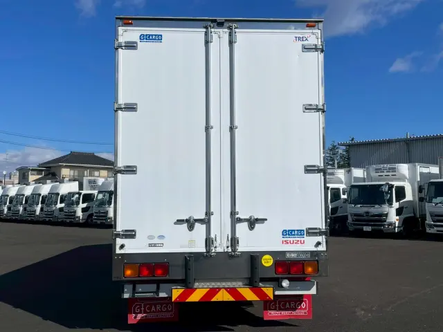 いすゞ ギガ QKG-CYJ77A(8x4)の写真5