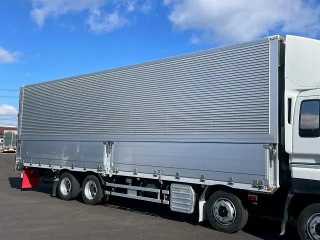 いすゞ ギガ QKG-CYJ77A(8x4)の写真9