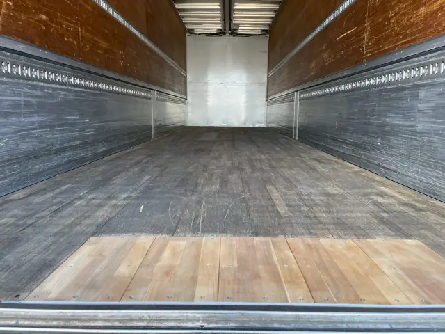 いすゞ ギガ QKG-CYJ77A(8x4)の写真12