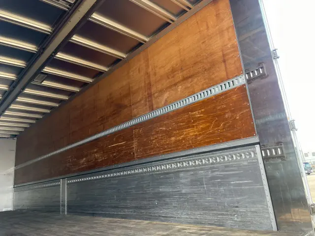 いすゞ ギガ QKG-CYJ77A(8x4)の写真13