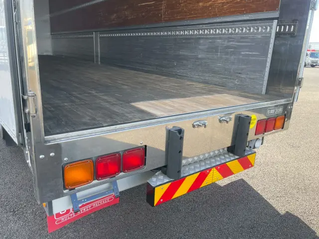 いすゞ ギガ QKG-CYJ77A(8x4)の写真15