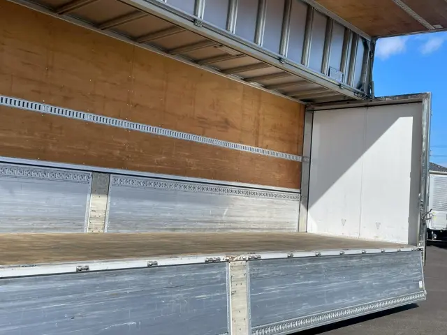 いすゞ ギガ QKG-CYJ77A(8x4)の写真16