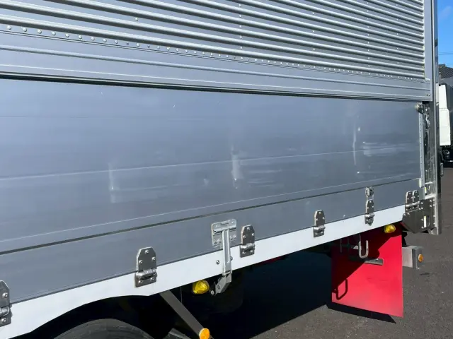 いすゞ ギガ QKG-CYJ77A(8x4)の写真23