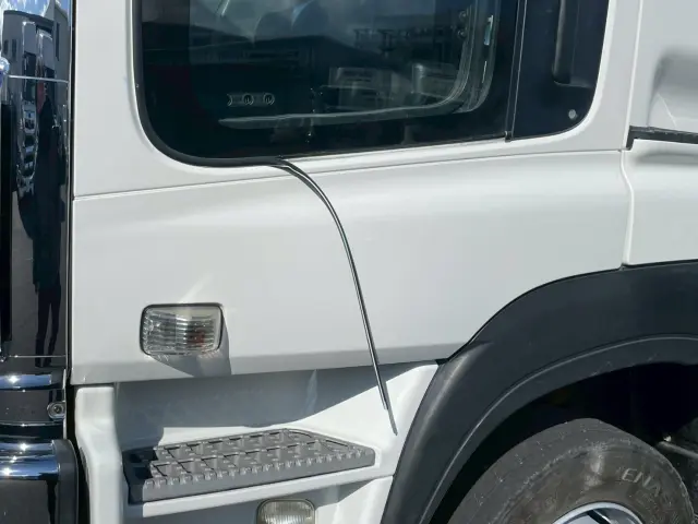 いすゞ ギガ QKG-CYJ77A(8x4)の写真38