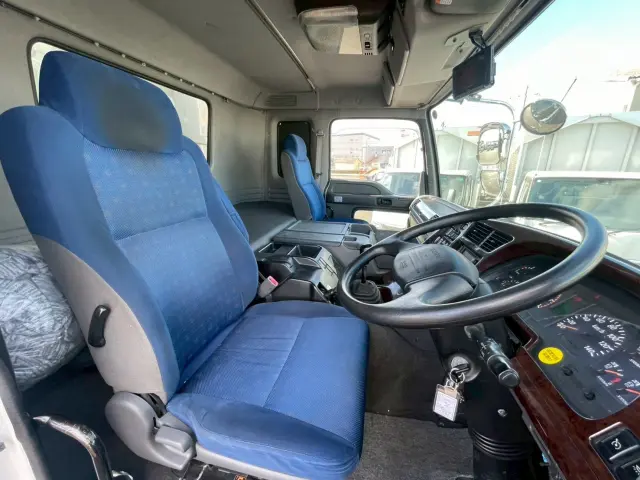 いすゞ ギガ QKG-CYJ77A(8x4)の写真40