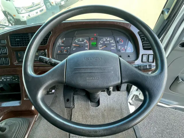 いすゞ ギガ QKG-CYJ77A(8x4)の写真43