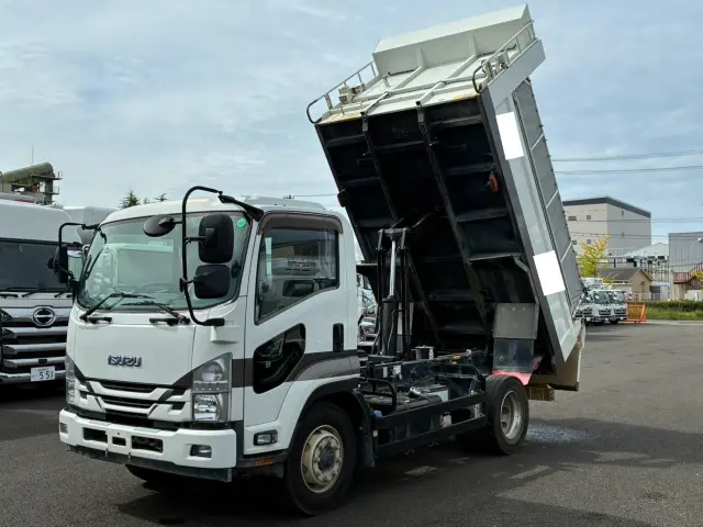 いすゞ フォワード 2RG-FTR90U2(2WD)の写真1