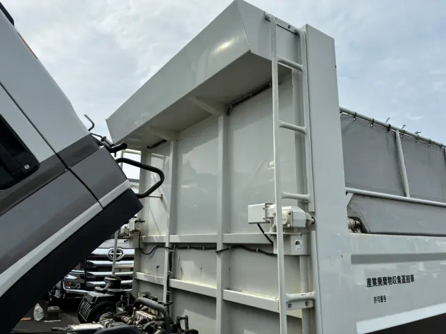 いすゞ フォワード 2RG-FTR90U2(2WD)の写真25