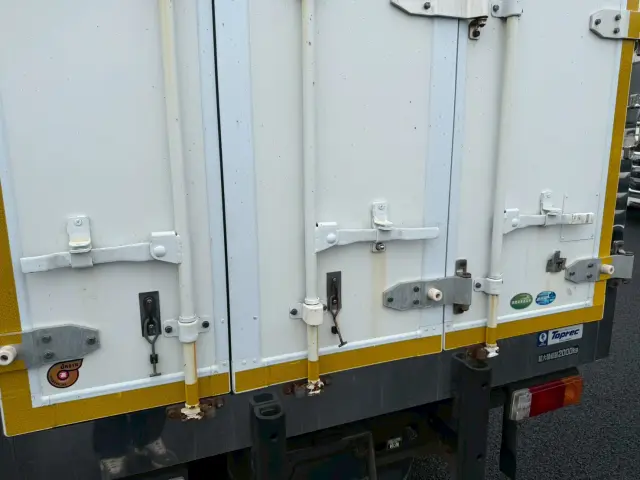 日野 デュトロ 2KG-XZU675M(4WD)の写真19