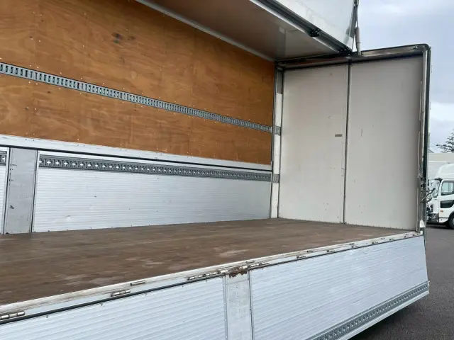 日野 プロフィア 2DG-FW1AHG(8x4)の写真17