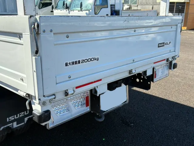 いすゞ エルフ 2RG-NJR88A(2WD)の写真10