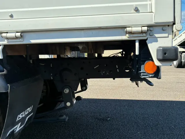 いすゞ エルフ 2RG-NJR88A(2WD)の写真27