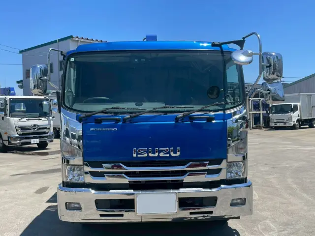 いすゞ フォワード 2RG-FTR90V2(2WD)の写真2