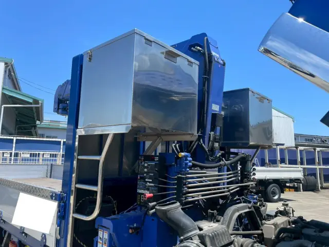 いすゞ フォワード 2RG-FTR90V2(2WD)の写真16