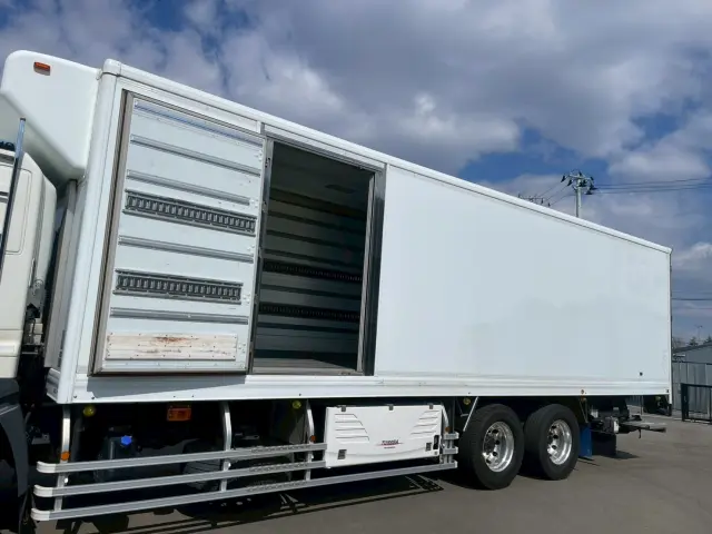 日野 プロフィア QPG-FR1AEXEJ(2WD)の写真9