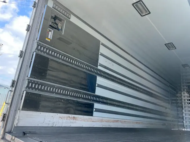 日野 プロフィア QPG-FR1AEXEJ(2WD)の写真11