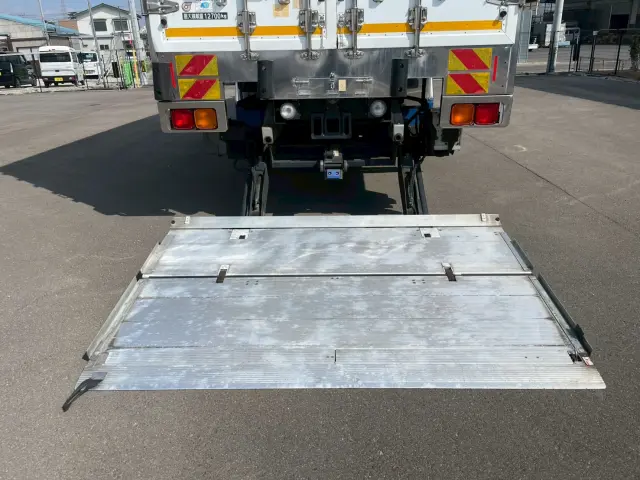 日野 プロフィア QPG-FR1AEXEJ(2WD)の写真17