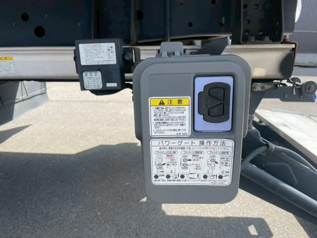 日野 プロフィア QPG-FR1AEXEJ(2WD)の写真18