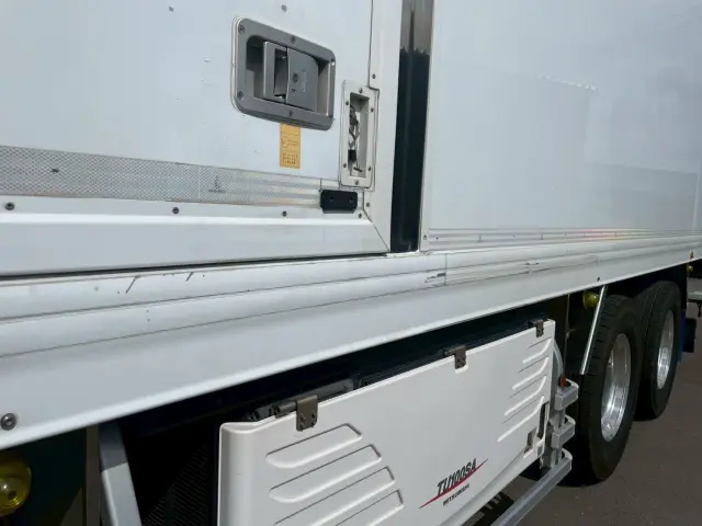 日野 プロフィア QPG-FR1AEXEJ(2WD)の写真21