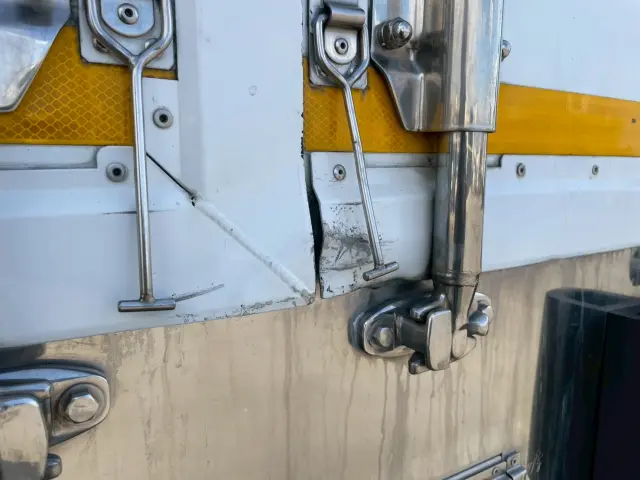 日野 プロフィア QPG-FR1AEXEJ(2WD)の写真24