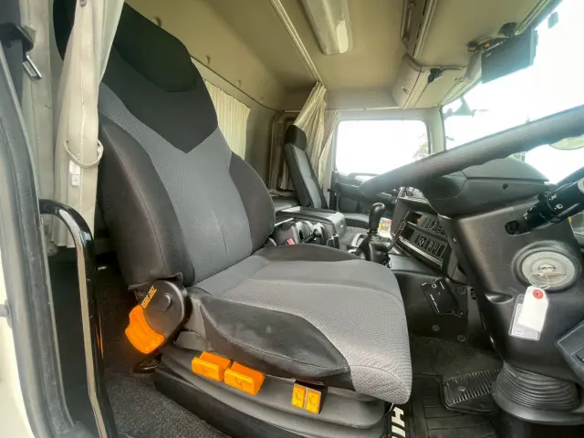 日野 プロフィア QPG-FR1AEXEJ(2WD)の写真42