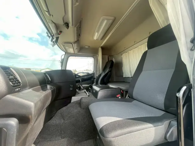 日野 プロフィア QPG-FR1AEXEJ(2WD)の写真44