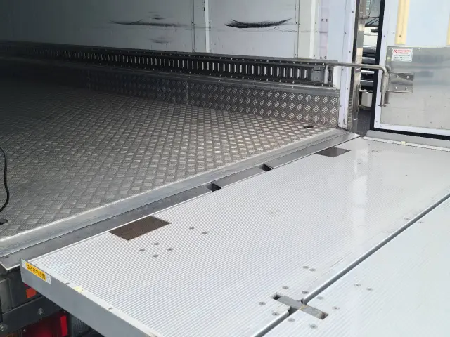 トヨタ ダイナ 2KG-XZU720(2WD)の写真17