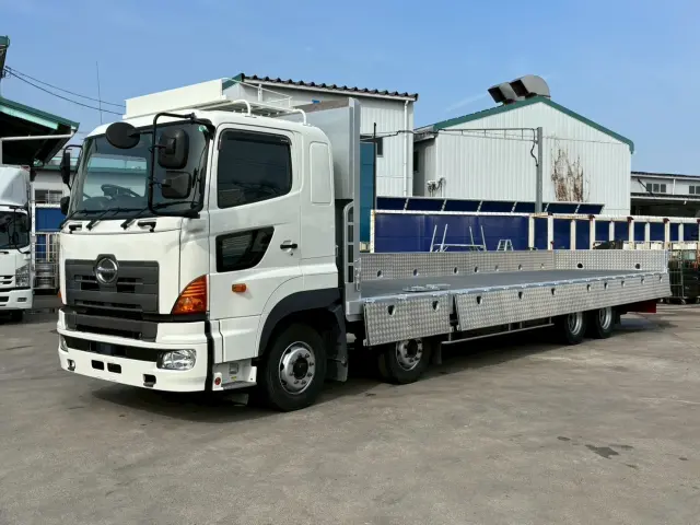 日野 プロフィア QPG-FWEXEG(2WD)の写真7