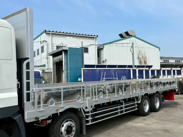 日野 プロフィア QPG-FWEXEG(2WD)の写真8