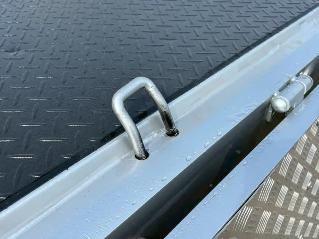 日野 プロフィア QPG-FWEXEG(2WD)の写真17