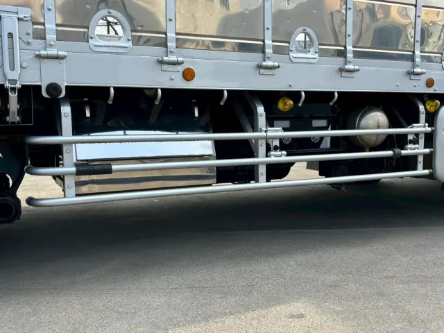 日野 プロフィア QPG-FWEXEG(2WD)の写真21