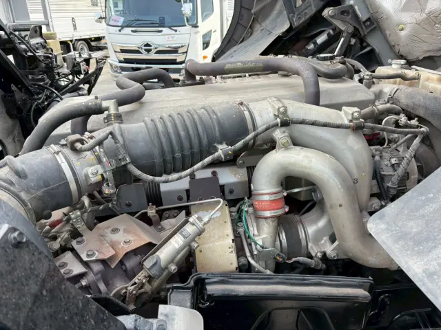 日野 プロフィア QPG-FWEXEG(2WD)の写真31