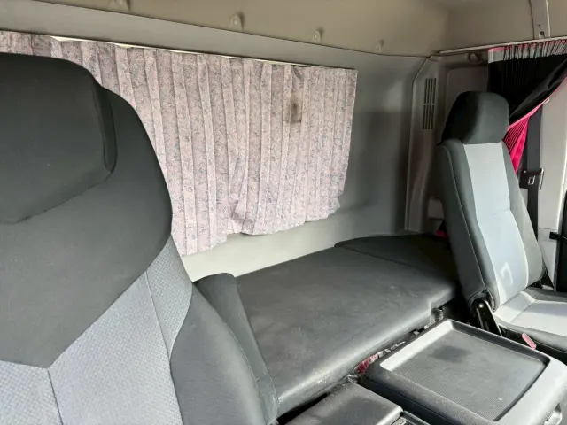 日野 プロフィア QPG-FWEXEG(2WD)の写真37