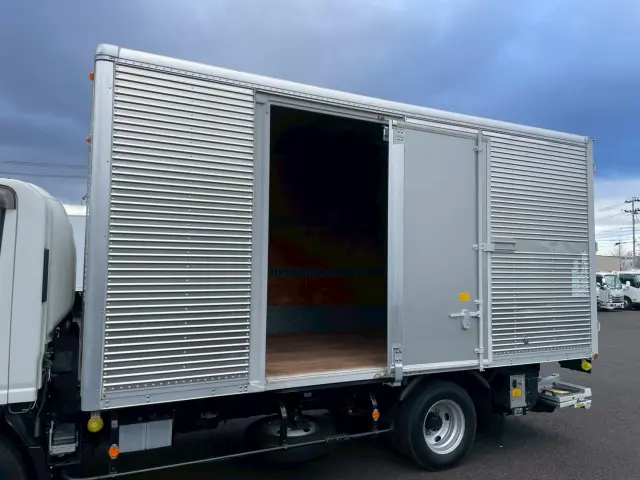 いすゞ エルフ 2RG-NPR88AN(2WD)の写真8