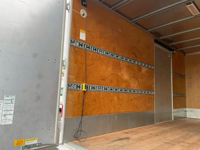 いすゞ エルフ 2RG-NPR88AN(2WD)の写真11