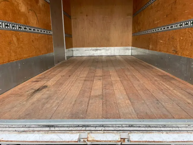 いすゞ エルフ 2RG-NPR88AN(2WD)の写真12