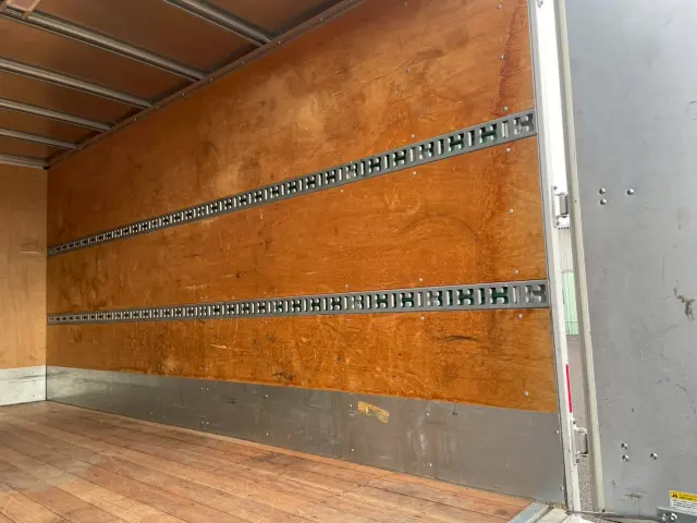 いすゞ エルフ 2RG-NPR88AN(2WD)の写真13