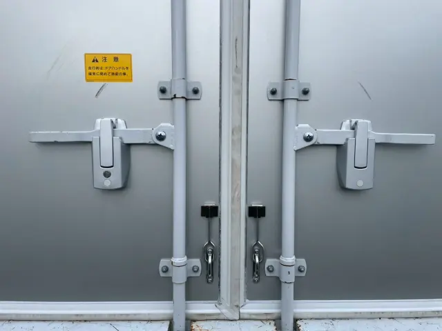 いすゞ エルフ 2RG-NPR88AN(2WD)の写真24