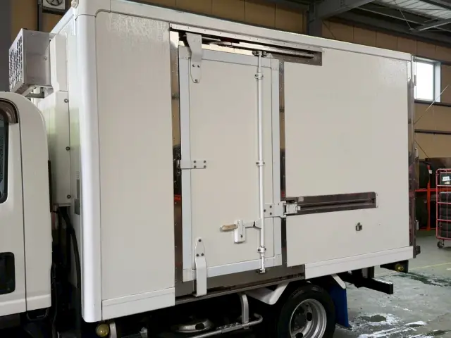 いすゞ エルフ TPG-NLR85AN(2WD)の写真7