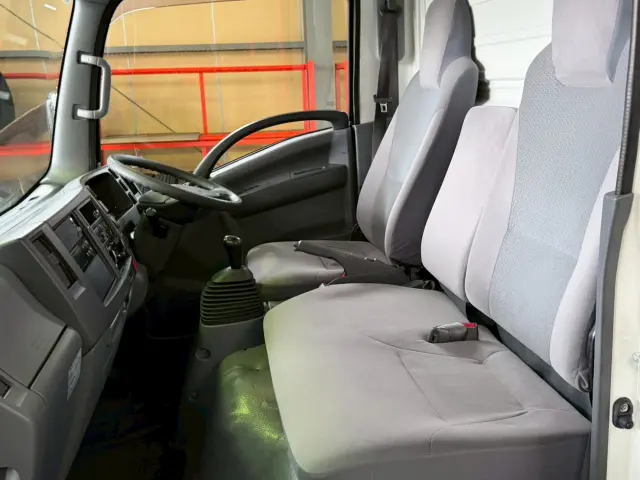いすゞ エルフ TPG-NLR85AN(2WD)の写真42
