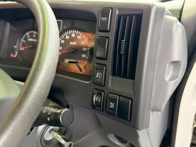 いすゞ エルフ TPG-NLR85AN(2WD)の写真47